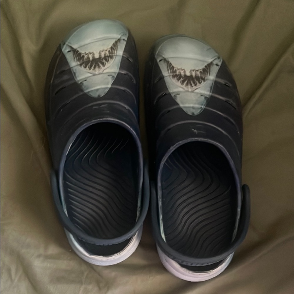 #92 Men’s Shark Week Clogs